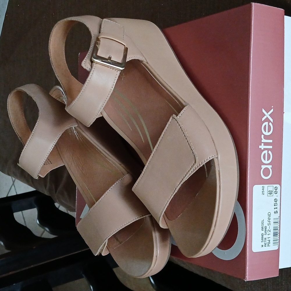 Aetrex Women's Tan Sandals